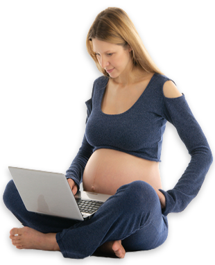 Pregnant women with laptop - Onlineprenatal.com